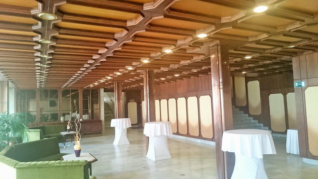 Hotel Konferencia Γκιόρ Εξωτερικό φωτογραφία