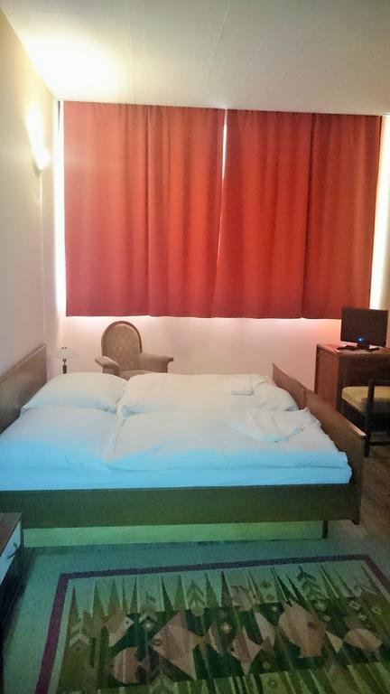 Hotel Konferencia Γκιόρ Εξωτερικό φωτογραφία