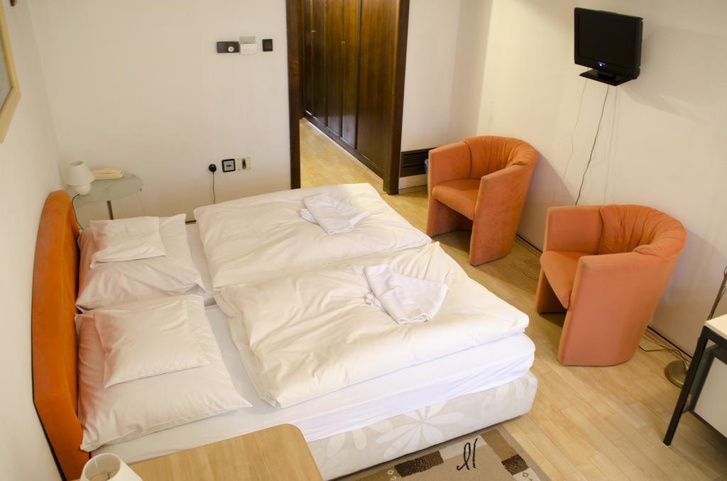 Hotel Konferencia Γκιόρ Εξωτερικό φωτογραφία