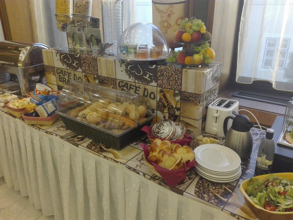 Hotel Konferencia Γκιόρ Εξωτερικό φωτογραφία