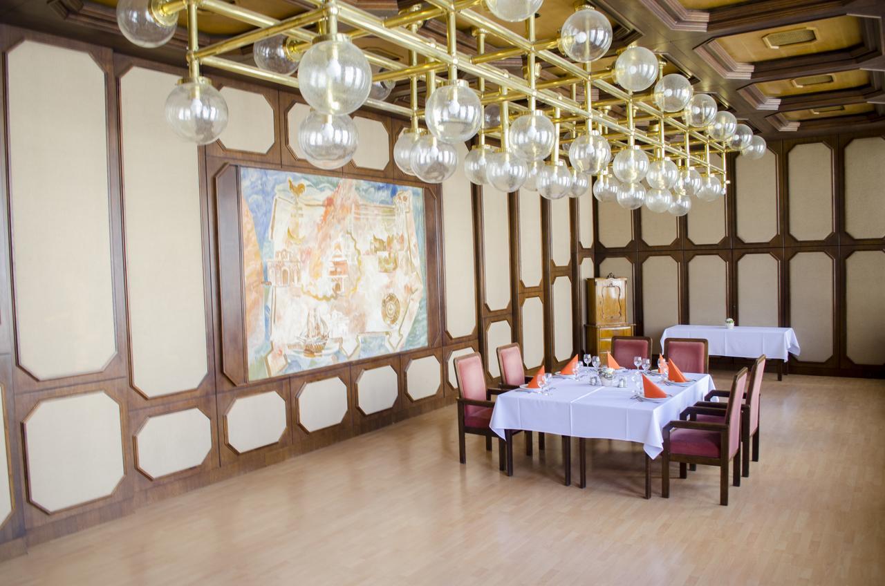 Hotel Konferencia Γκιόρ Εξωτερικό φωτογραφία