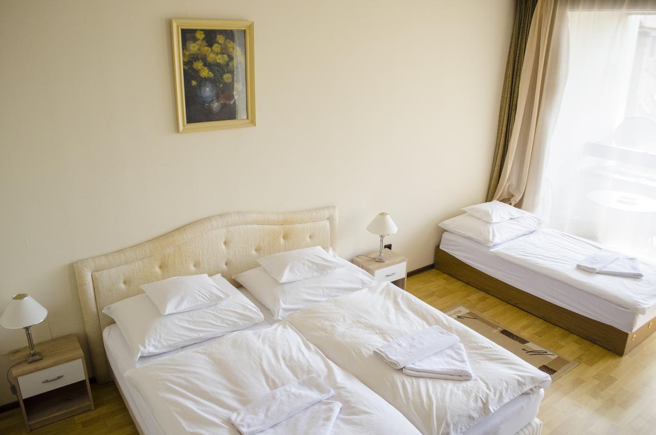 Hotel Konferencia Γκιόρ Εξωτερικό φωτογραφία