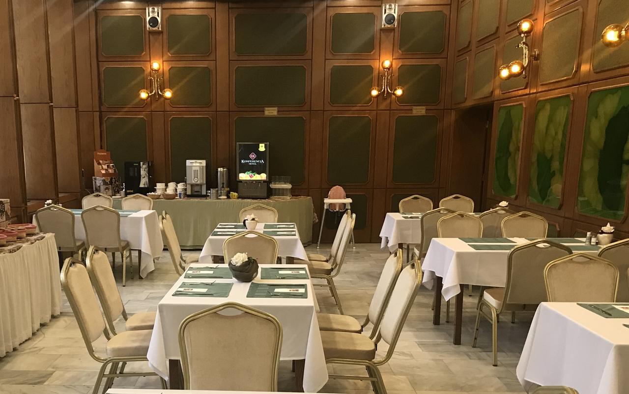 Hotel Konferencia Γκιόρ Εξωτερικό φωτογραφία