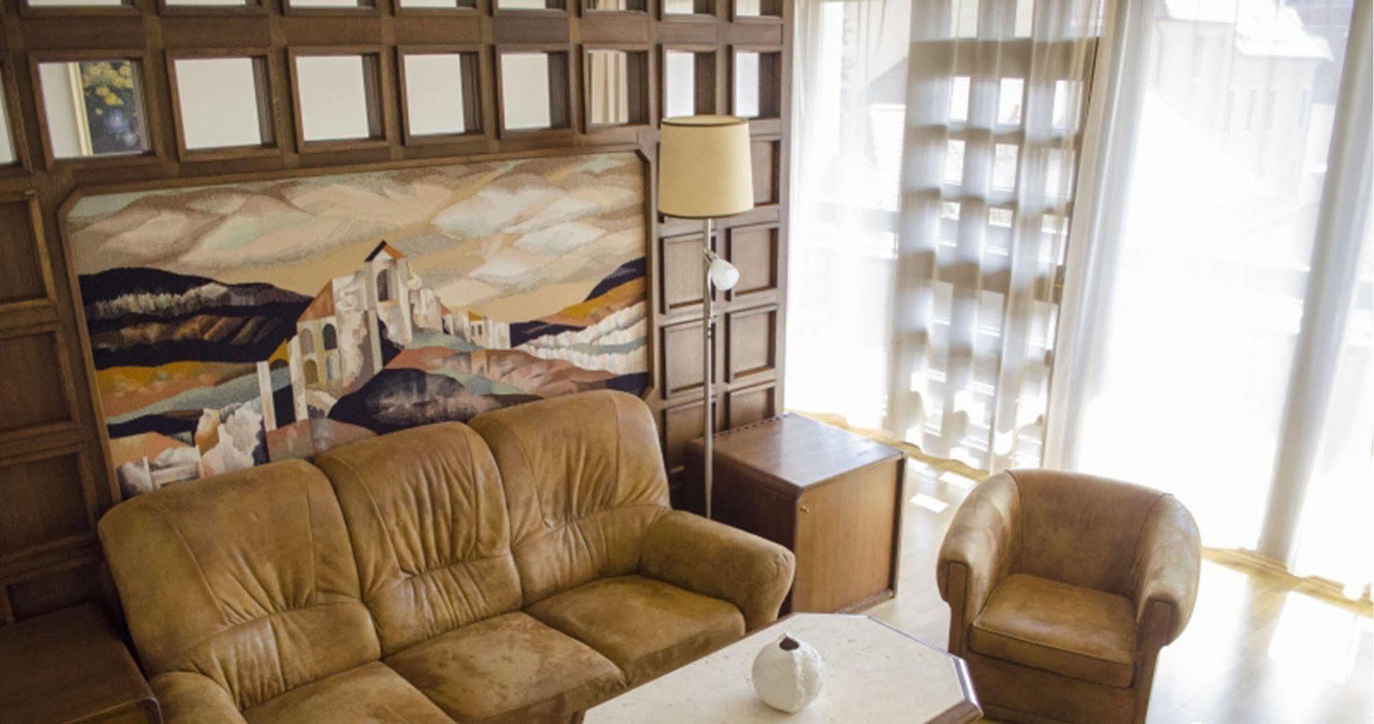 Hotel Konferencia Γκιόρ Εξωτερικό φωτογραφία
