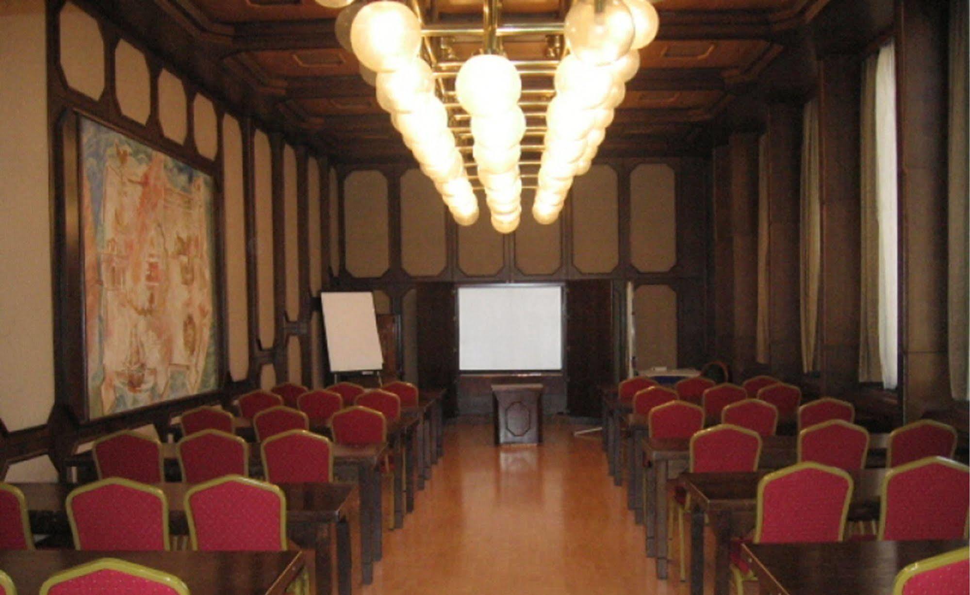 Hotel Konferencia Γκιόρ Εξωτερικό φωτογραφία