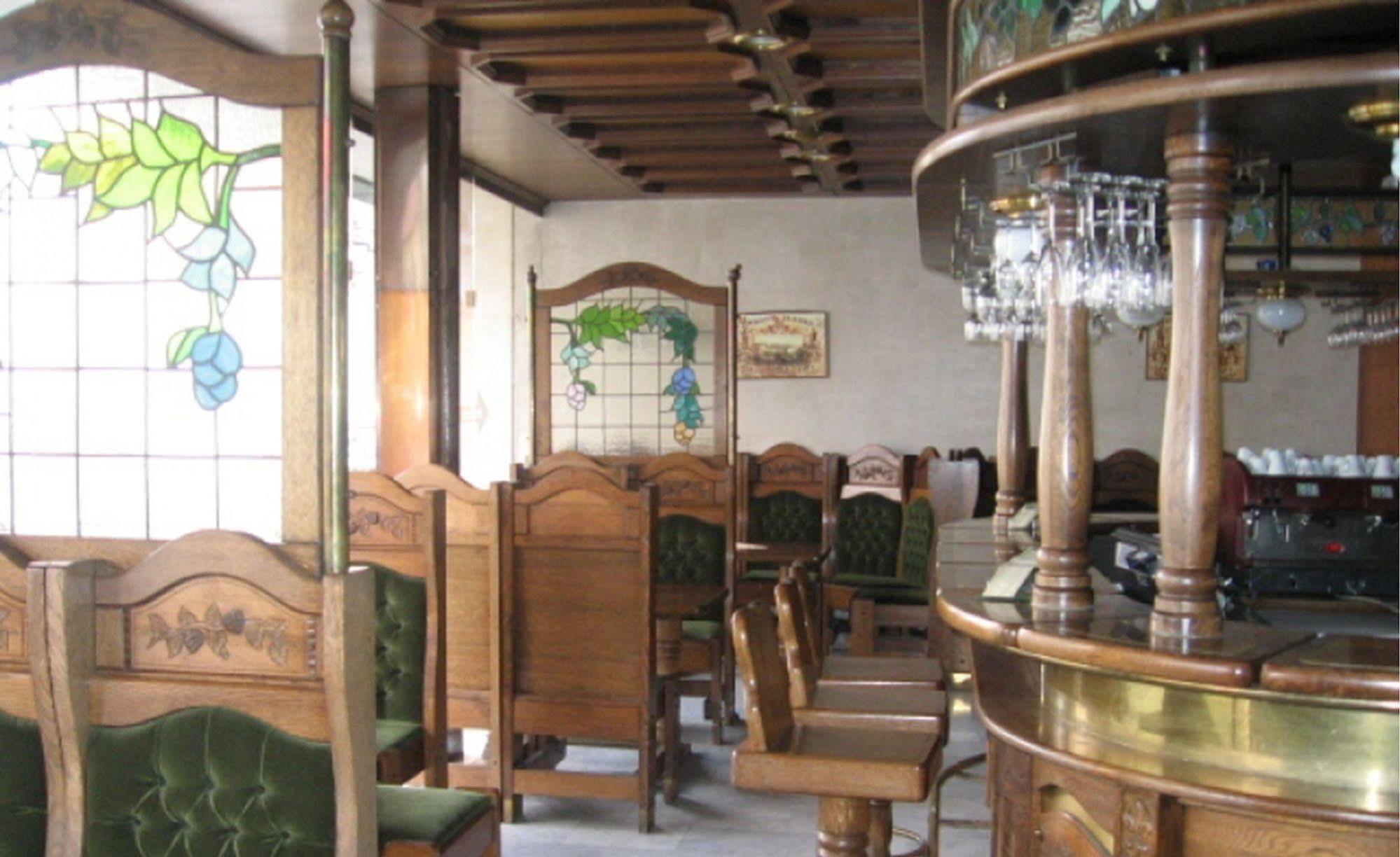 Hotel Konferencia Γκιόρ Εξωτερικό φωτογραφία