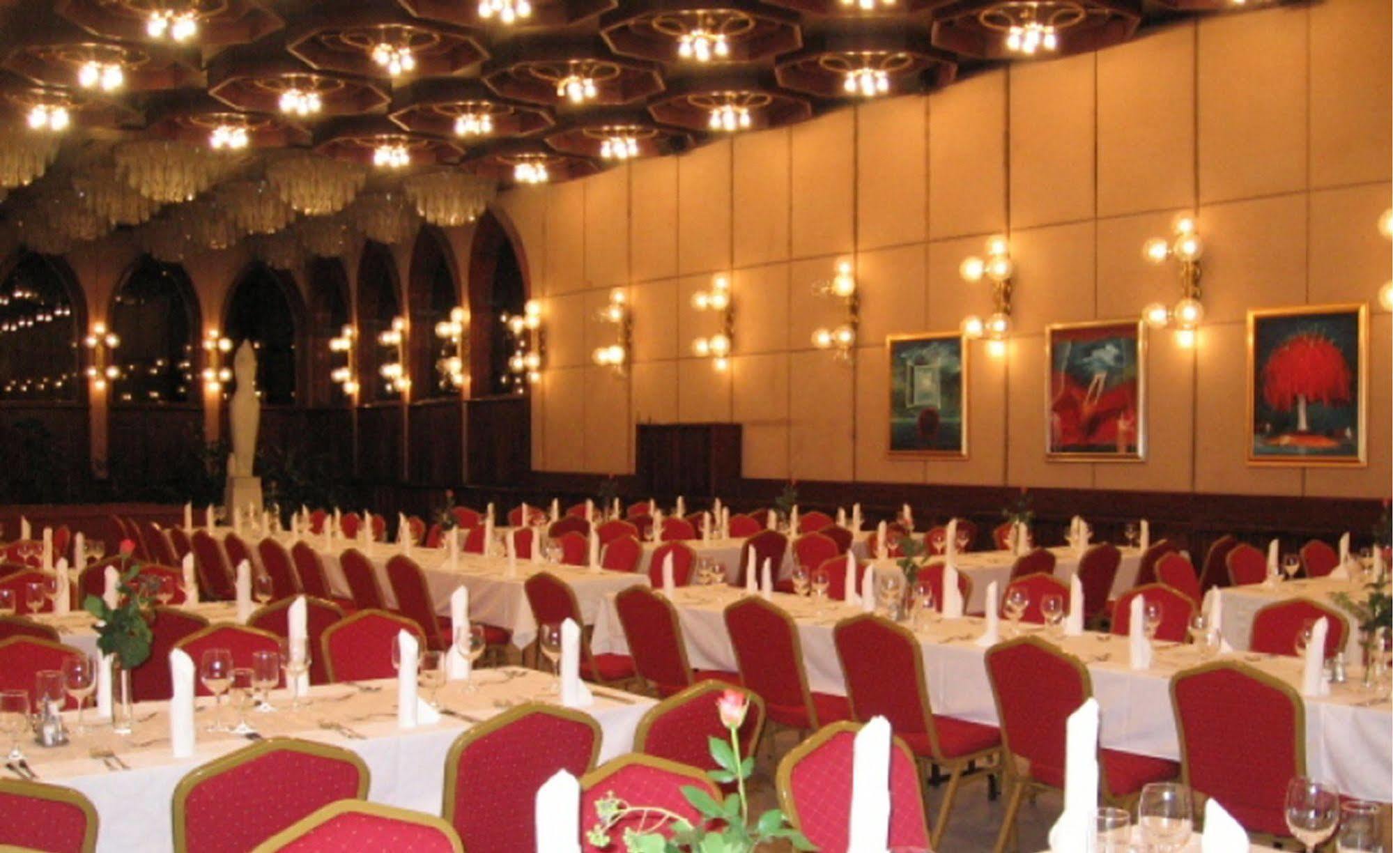 Hotel Konferencia Γκιόρ Εξωτερικό φωτογραφία