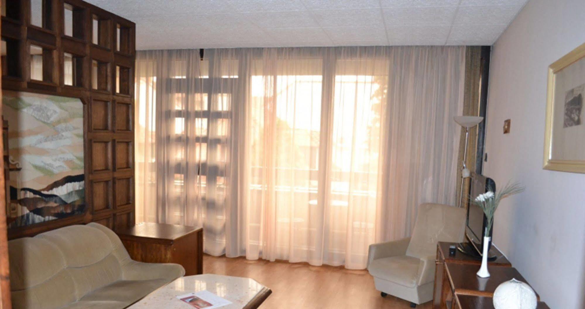 Hotel Konferencia Γκιόρ Εξωτερικό φωτογραφία